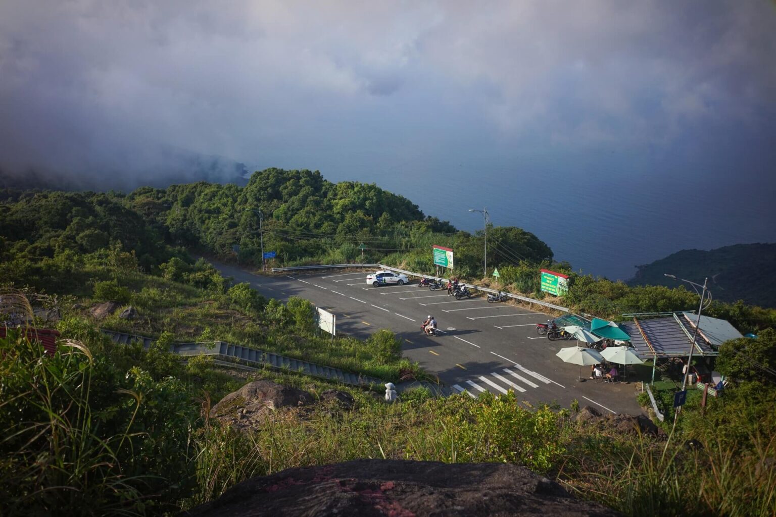 Bán đảo Sơn Trà đón hàng nghìn lượt khách sau khi mở lại 3 tuyến tham quan